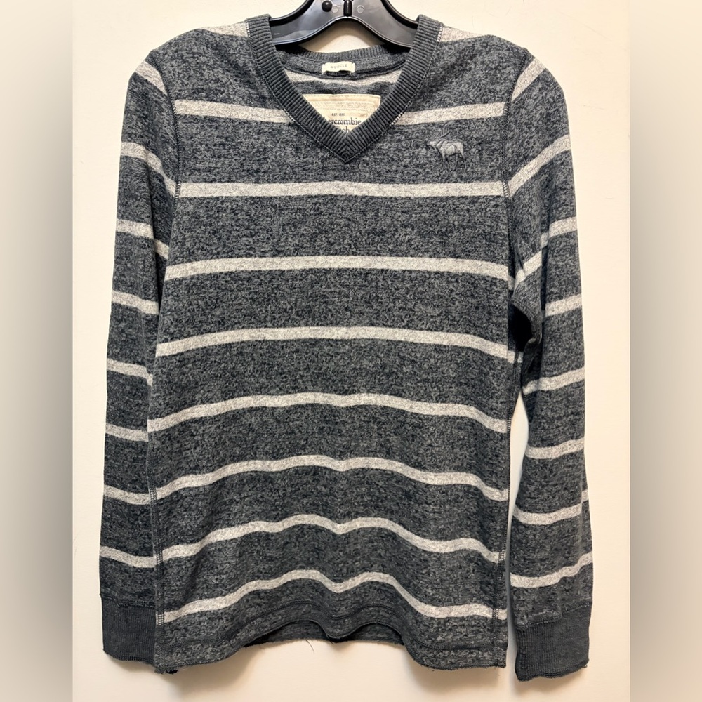 ABERCROMBIE & FITCH Charcoal and White V-Neck Sweater